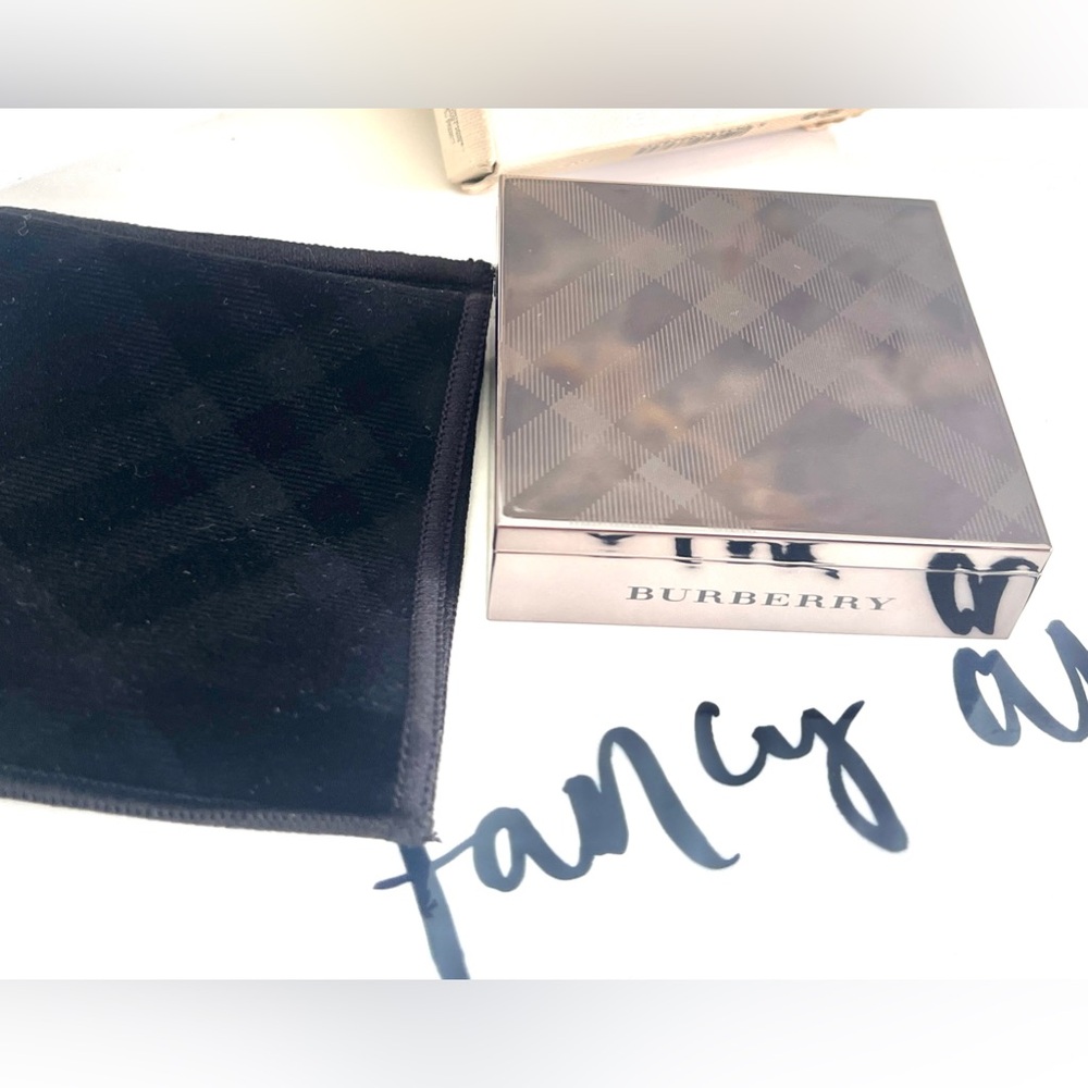Burberry Gorgeous Compact Foundation Pressed powder NIB Fresh Glow Almond No 43 - Picture 7 of 11